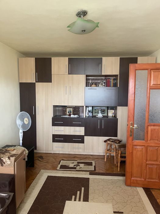 Persoana fizica vand apartament decomandat 2 camere - etaj 4