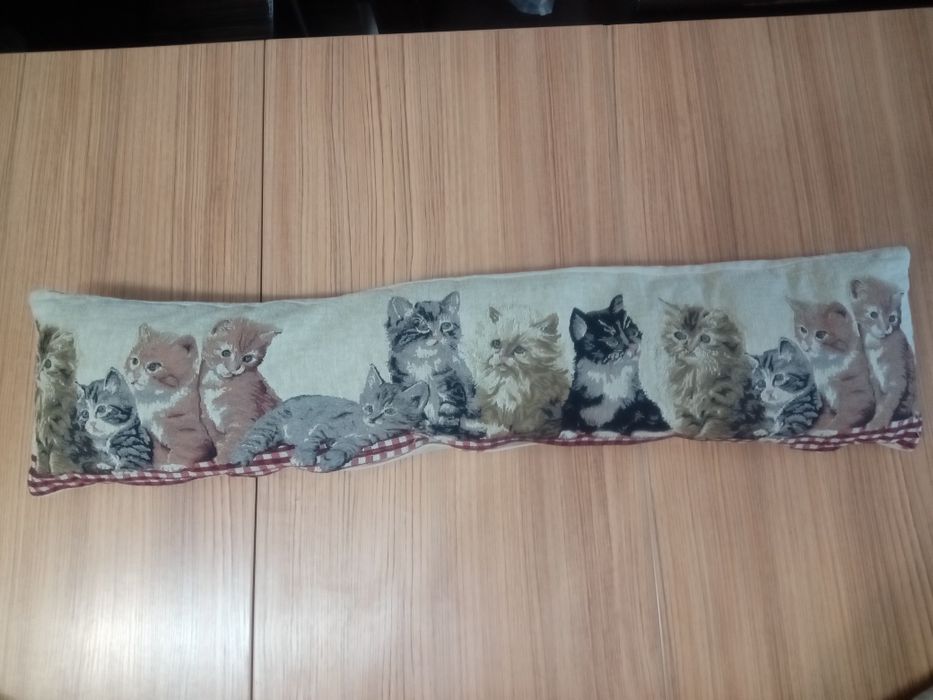 Подушки,2 шт и 1 длинная.