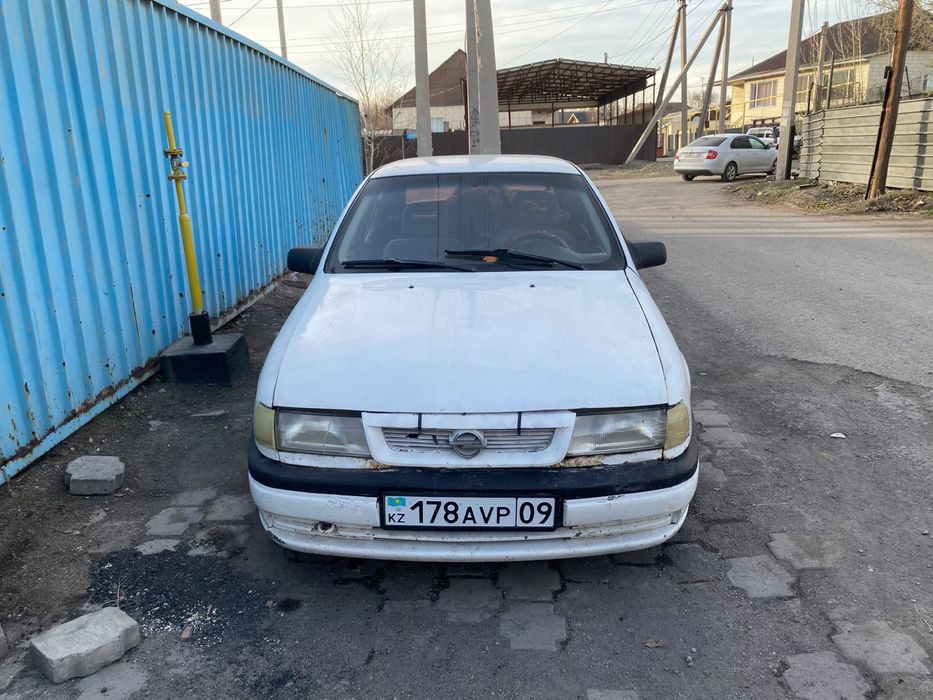Машина opel vectra A