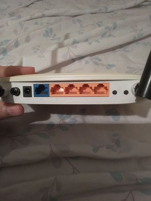router asus (100 lei) si router tp-link (50 lei)