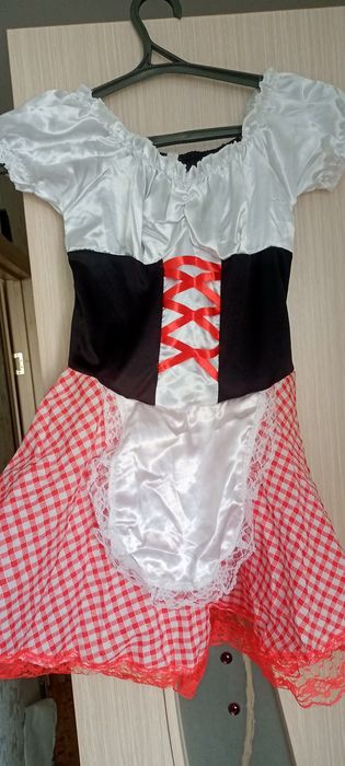 Платье красной шапочки