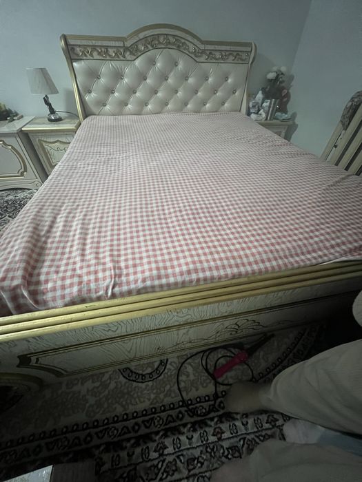 Spalni kravat bejiviy