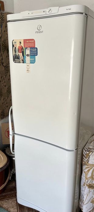 Холодильник «Indesit»