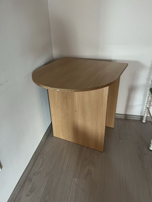 Два угловых стола