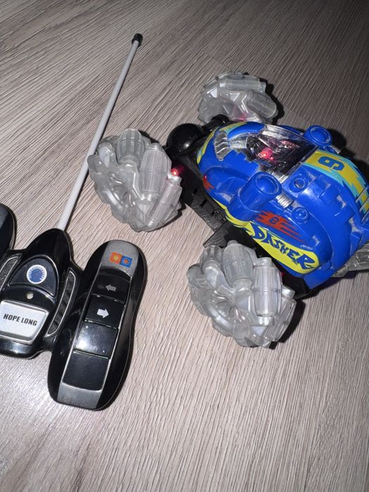 Машинка-перевёртыш на батарейках