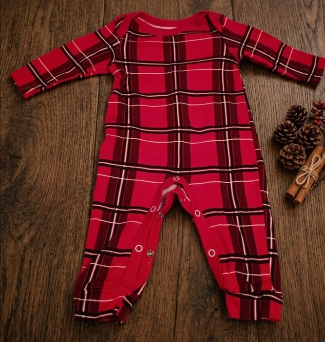 Продам костюмчик ростовка 62-68