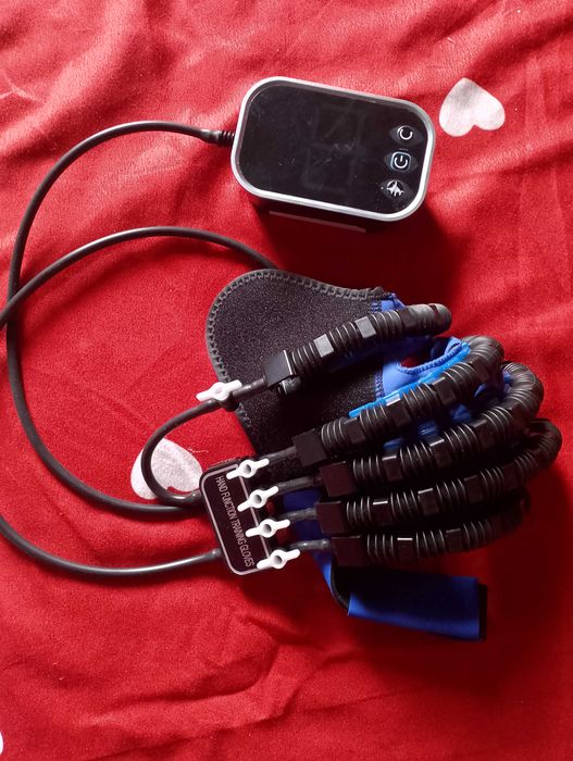 Mănușă robot ideala pentru accidente vasculare, paralizie nerv