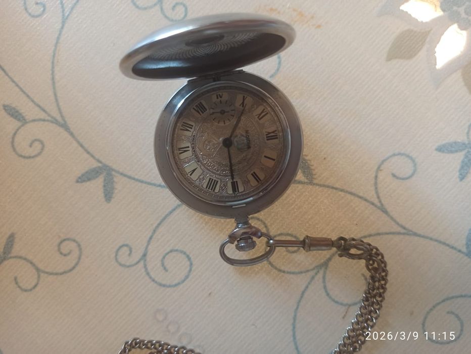 Продам часы на цепочке юбилейные