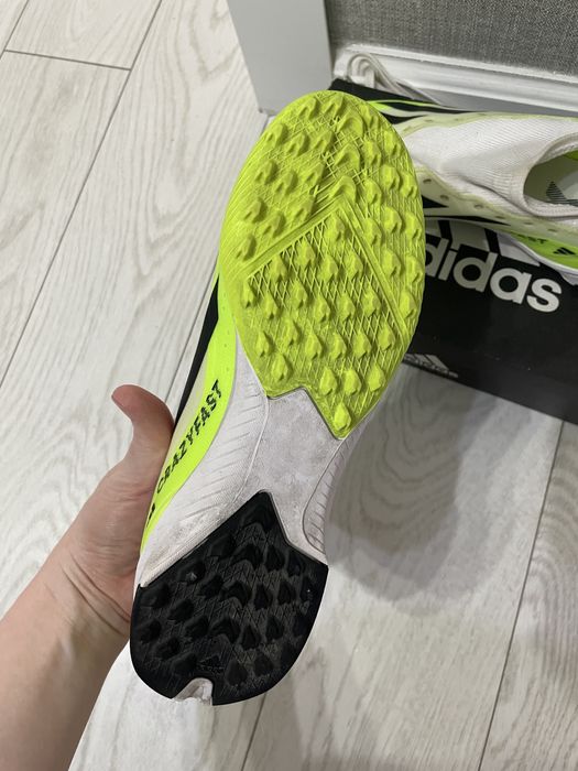 Продам бутсы adidas размер 36-36,5