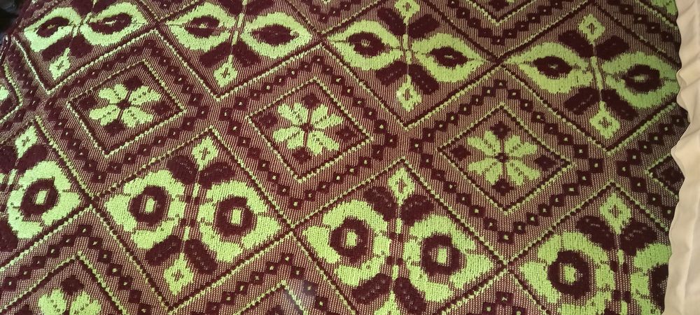 Vând ștergar borangic foarte vech si cuverturi de pat țesute manuali