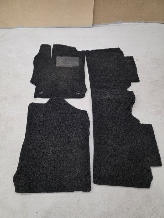 Продам коврики на Камри 45