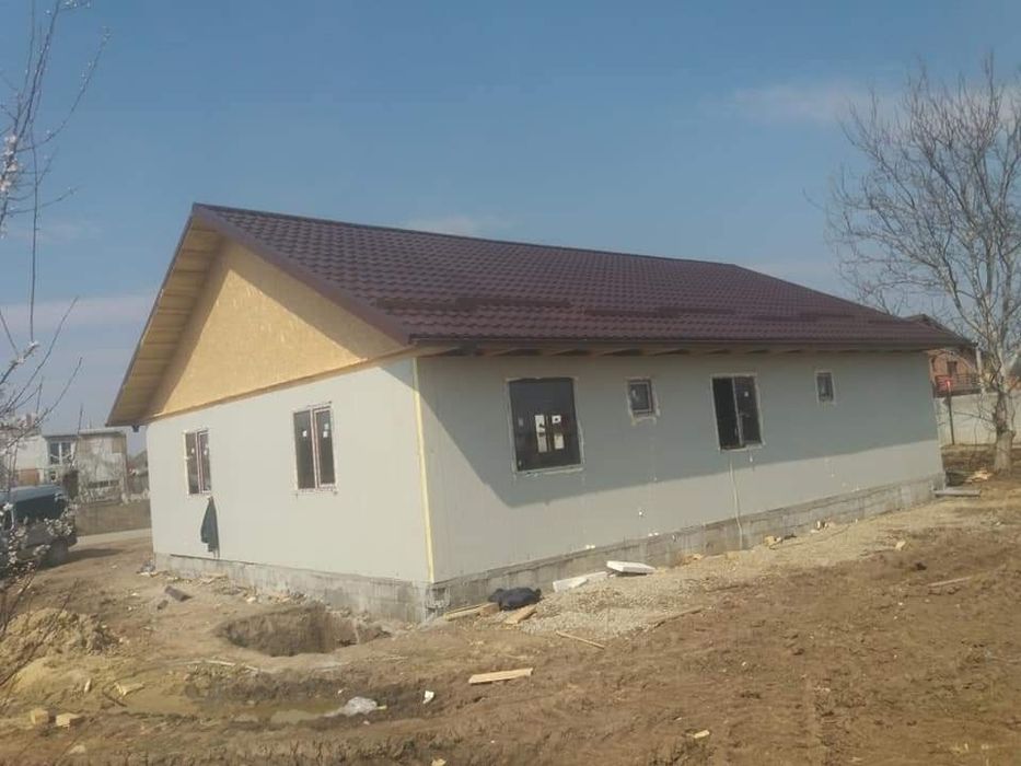 Vand case metalice din panouri sandwich termoizolante