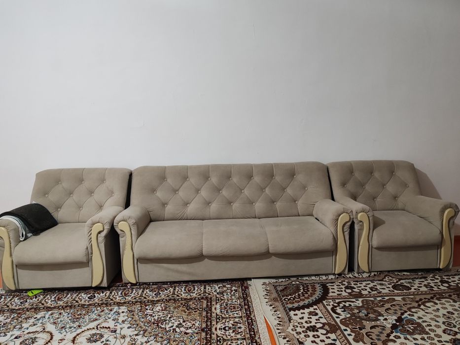 Диван екі креслосымен сатылады. 50 000 тг