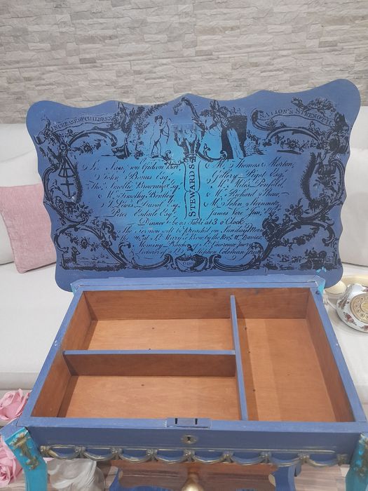 Конзолна масичка/тоалетка/