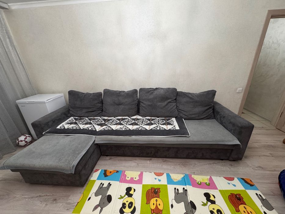 Угловой диван,цвет темно серый