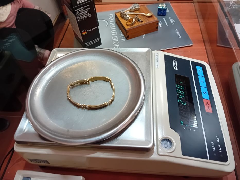 Златна гривна,плътна