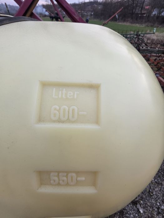 Bazin 600 litri cu instalatie erbicidat 12 metri