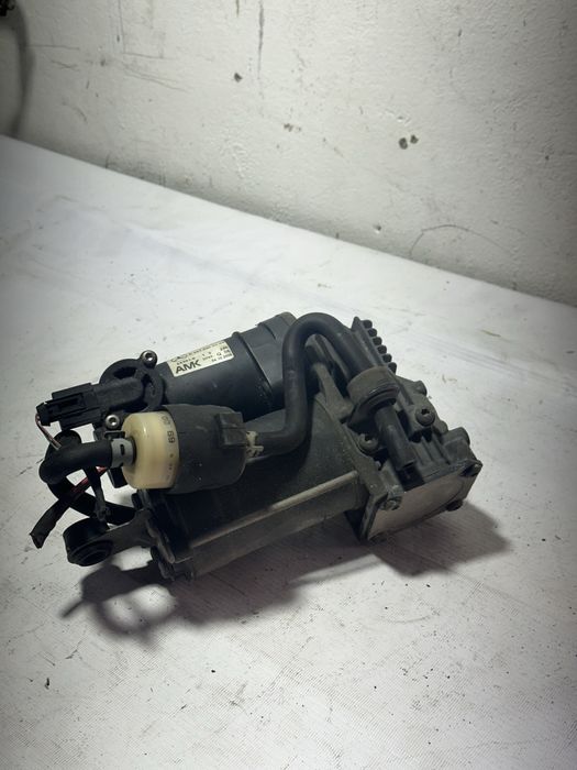 Компрессор пневмо подвески Mercedes w221