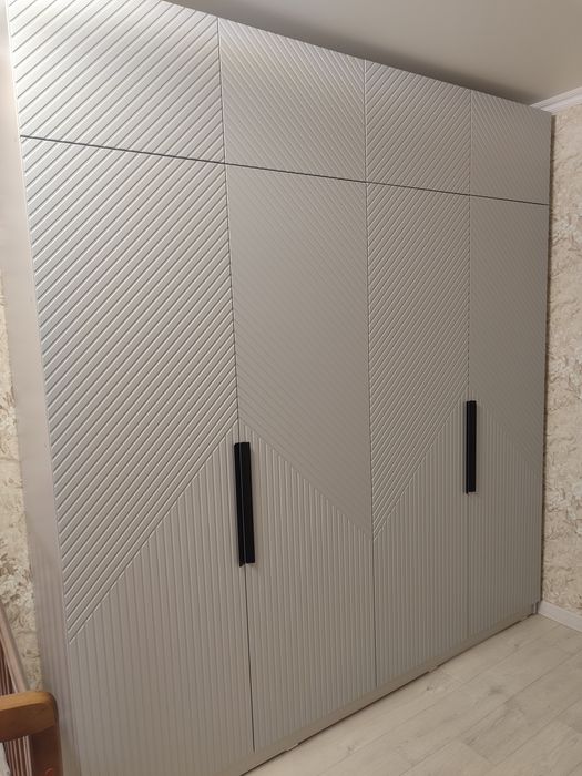 Продам шкаф четырёхдверный