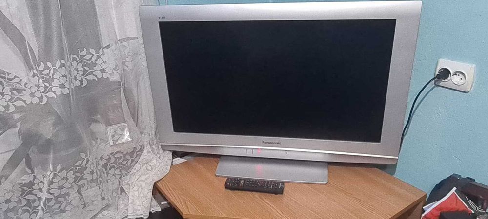 Tv LCD PAnasonic diagonala 80 cm model TX-32LE8PS,stare buna
