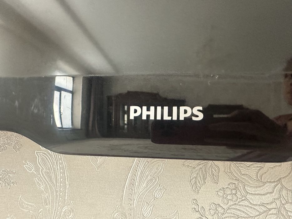 телевизор Philips ( не смарт) +антенна Отау ТВ