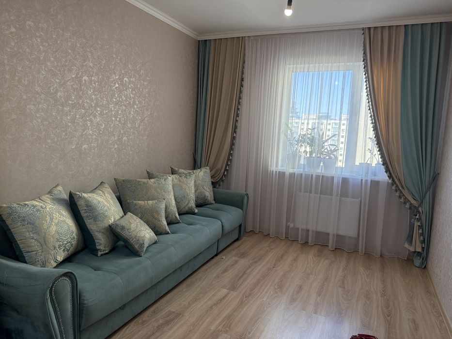 Диван со шторами срочно