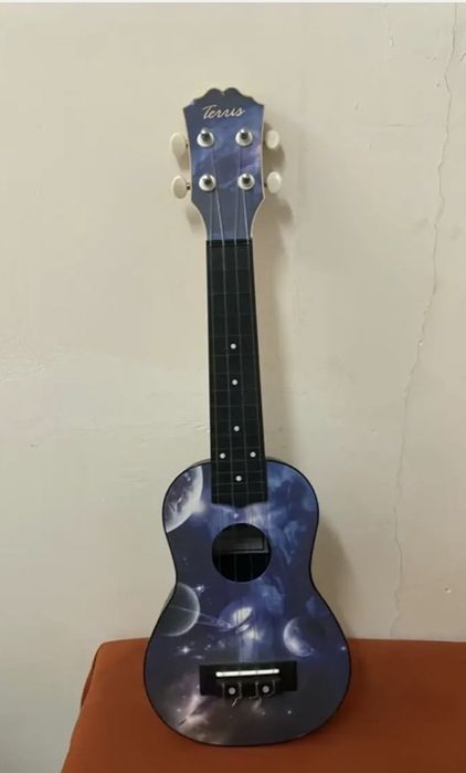 Укулеле ( с коробкой новый)