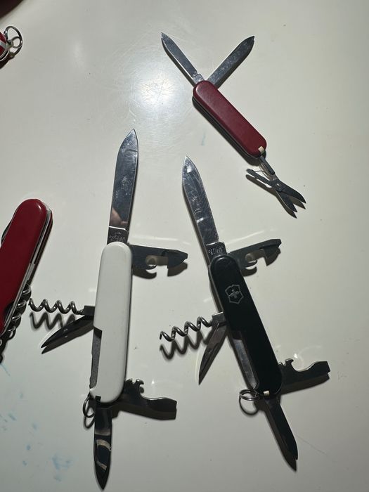 4 buc. Victorinox si Wenger