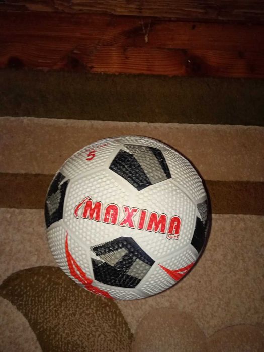 Продавам футболна топка