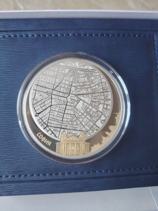 Инвестиционни монети сребърна монета с частично позлатяване 24 карата