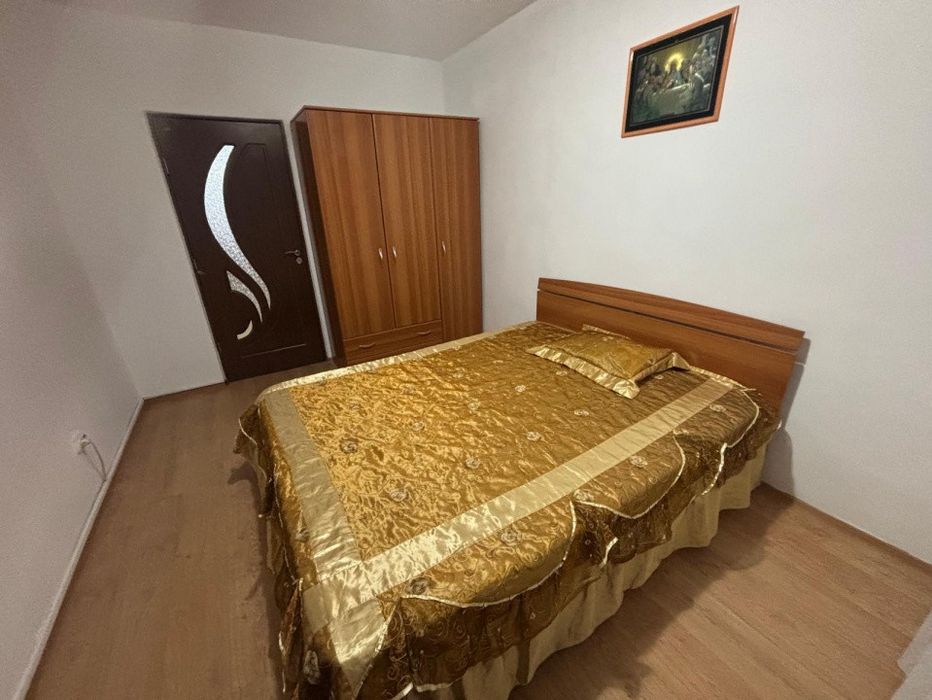 Inchiriez apartament cu 3 camere la 1 minut de Colina