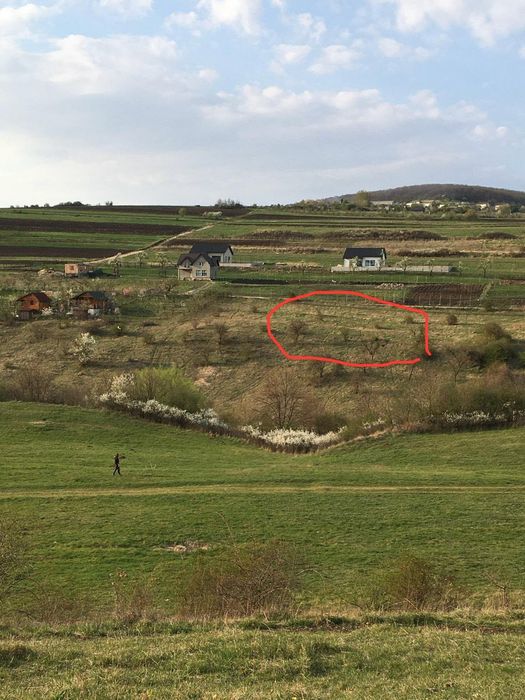 Vând teren extravilan în Cluj Napoca, aproape de Dâmbu Rotund, la graniță cu intravilan
