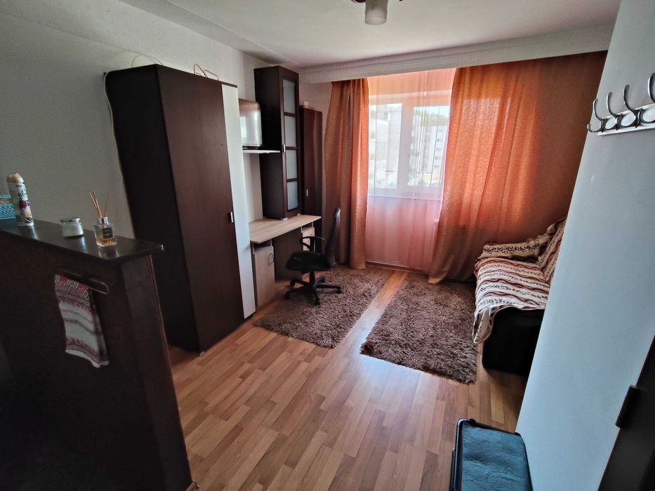 Garsoniera Poitiers,Siraj