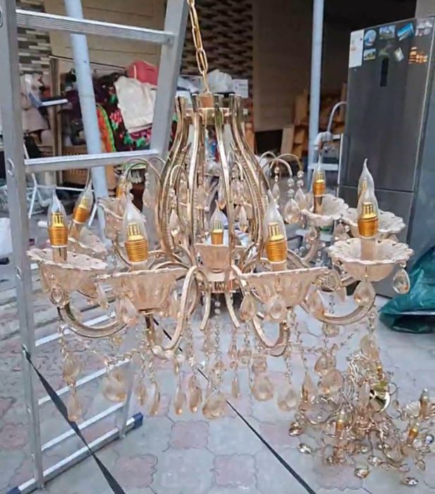 Продаются люстры