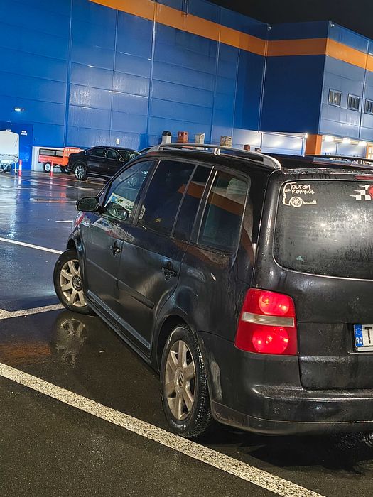 Vând Volkswagen Touran