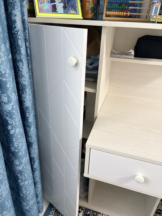 Продам детски  стол