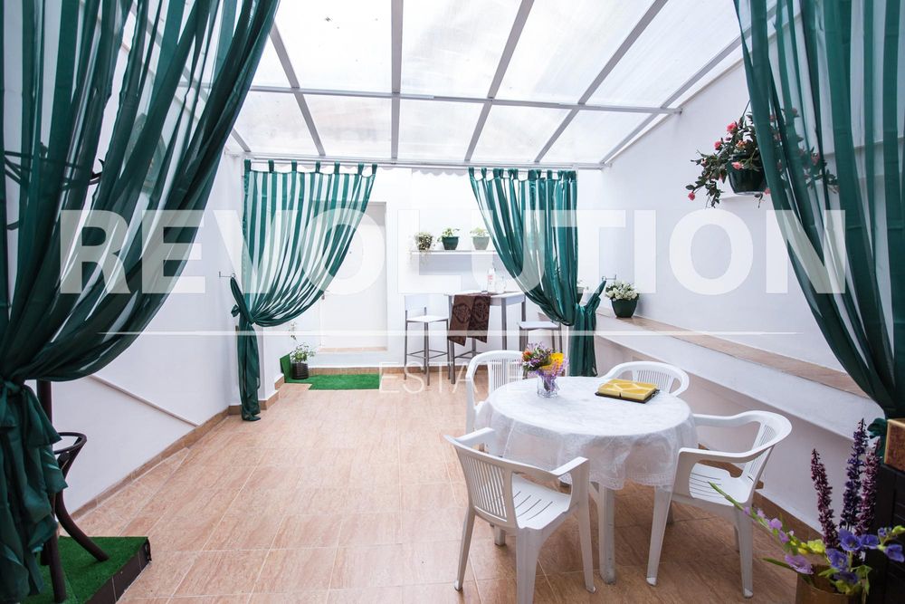 Дава се под наем Многостаен апартамент в Варна, Център - 210 кв.м за 900 € - Снимка #16