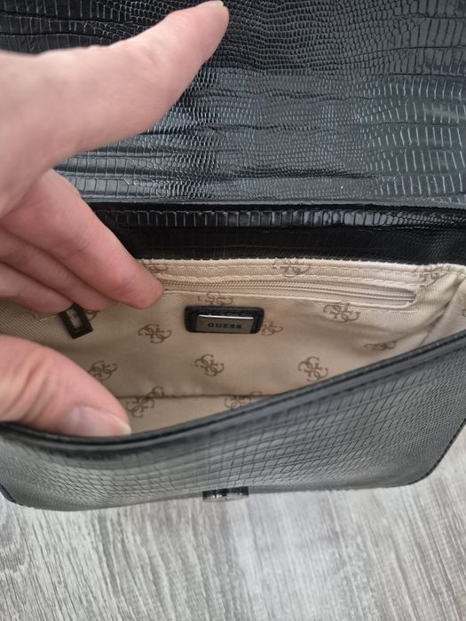 Оригинална чанта GUESS Tullia Mini Crossbody (черна)