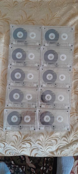 Продам Кассеты и диски