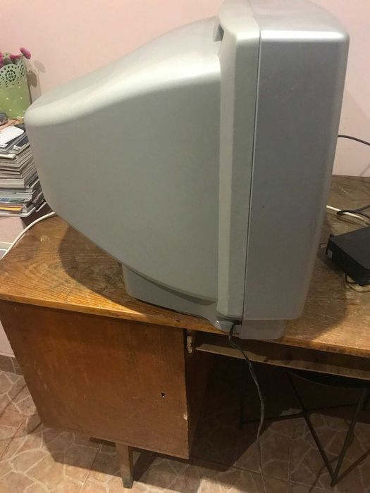 Продавам телевизор с кинескоп 21"  BEKO