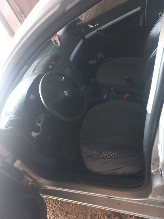 Vand sau dau la dezmembrat skoda octavia