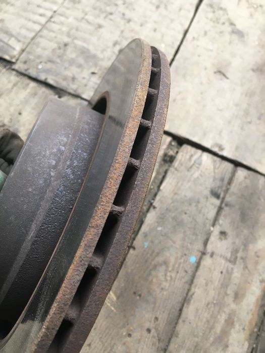 Продам задние тормозные диски