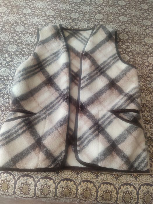 Продам женскую безрукавку