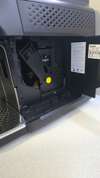 Philips LatteGo EP5447/90 – автоматична кафемашина, отлично състояние