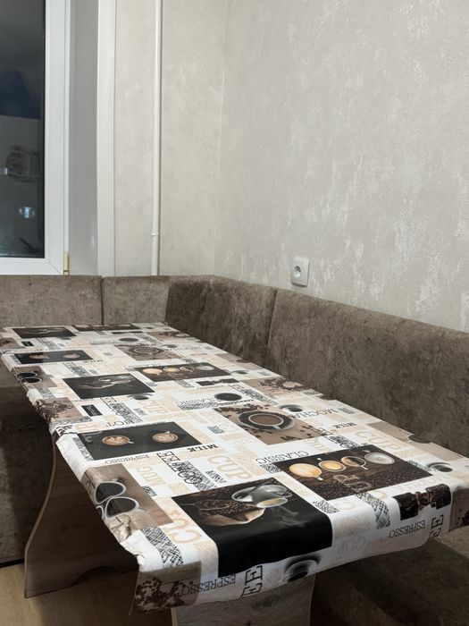 Обеденный зона и стулья