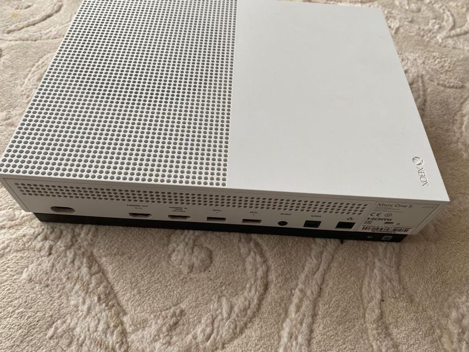 Xbox one S 1 tb+ игра Forza Horizon 4