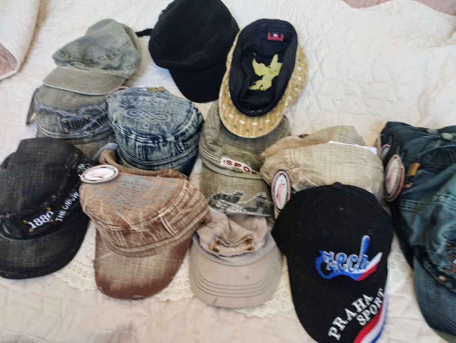 Мъжки летни шапки- внос Германия  цената е  със 70,% намаление