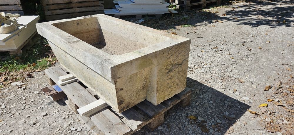 Каменно корито за чешма