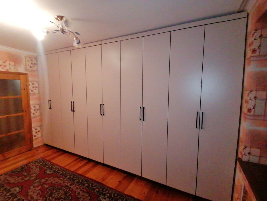 Срочно продаётся шкаф гарнитур