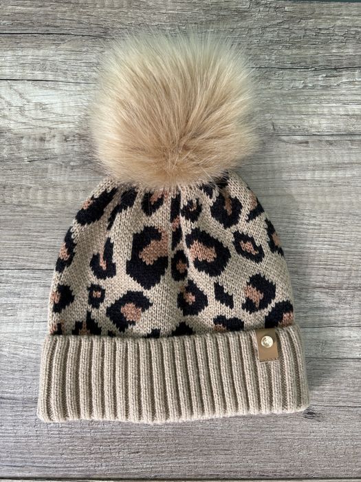 Дамска зимна шапка